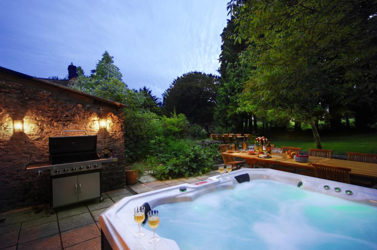 Topside House - Beautiful 7 Bedroom House With Hottub Wifi And Parking Near Bath Wells Frome Oakhill Bagian luar foto